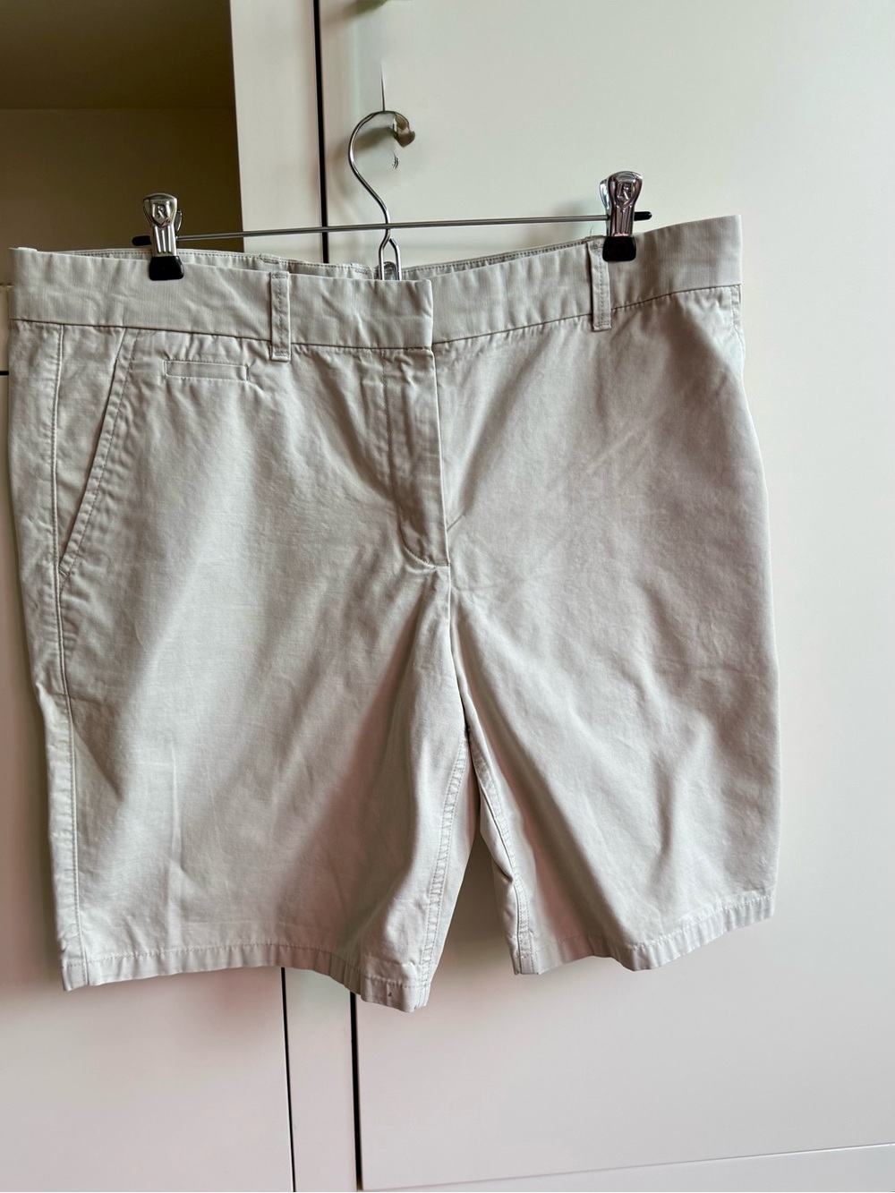 Gap Women’s Khaki by Gap boyfriend roll up Shorts 12 Bone gently used
